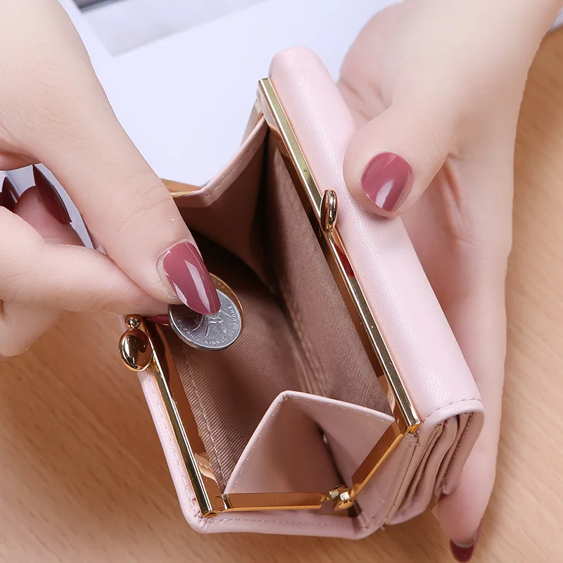 Нова дамски корейската версия на чантата си, просто модерен студентски кратък портфейл с три ниши, дизайнерски портфейл с джоб за карти, портфейли3