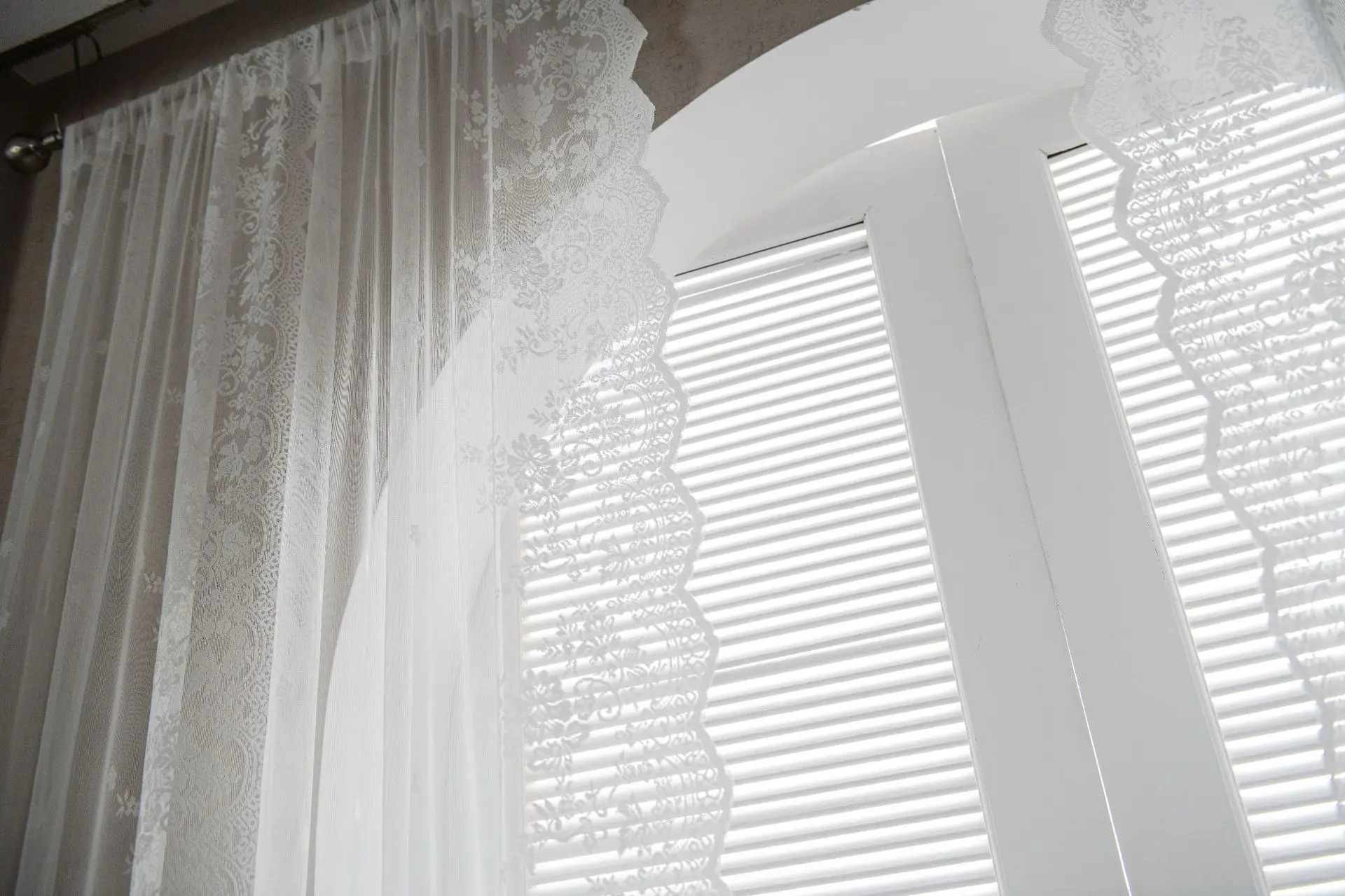 2 бр. лейси завеса, обикновен бял тюл, прозрачни завеси за декориране на всекидневна, пердета за спалня, кухненски пердета4