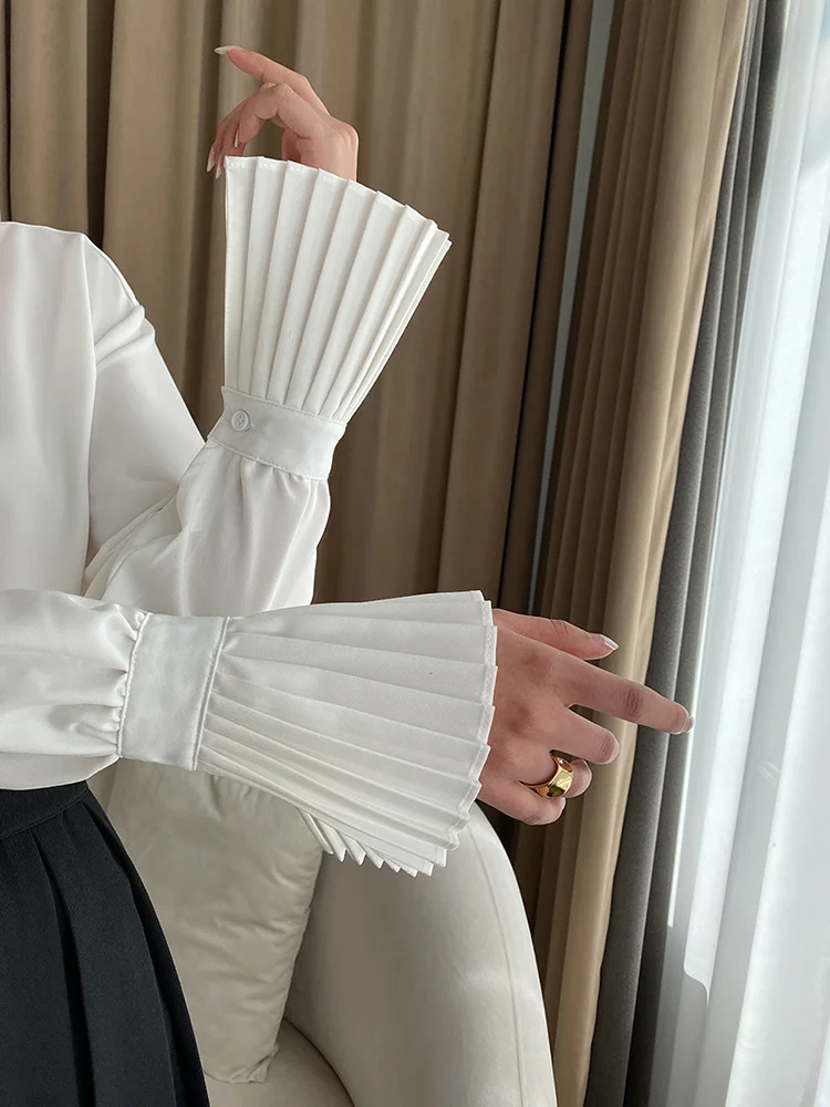 Дамски Бял плиссированная елегантна блуза, нова риза Свободно намаляване с дълъг расклешенным ръкава и ревера, Модерен прилив, пролет-есен 2023 M4381