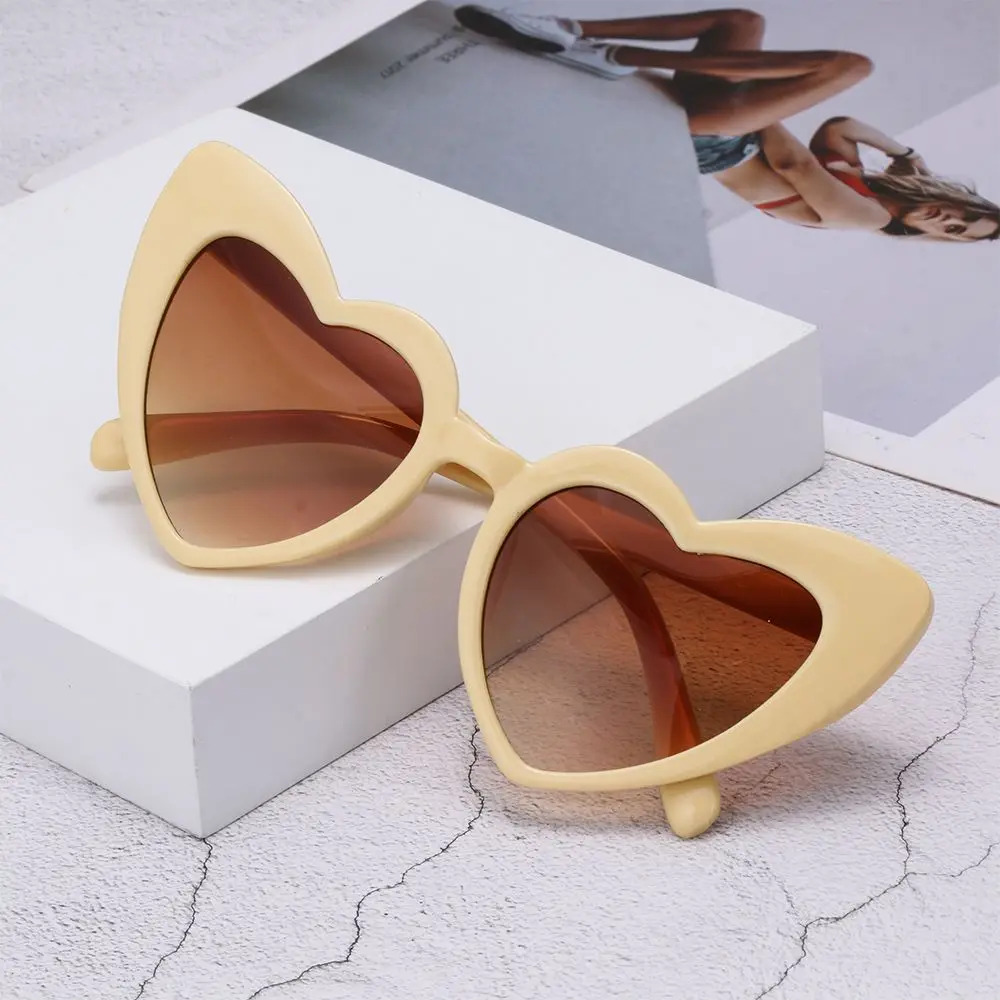 1бр Vintage Слънчеви Очила във формата на Сърце за Жени Love Heart Слънчеви Очила Марка Дизайнерски обувки UV400 Защита на Котешко око Очилата Goggle Clout0