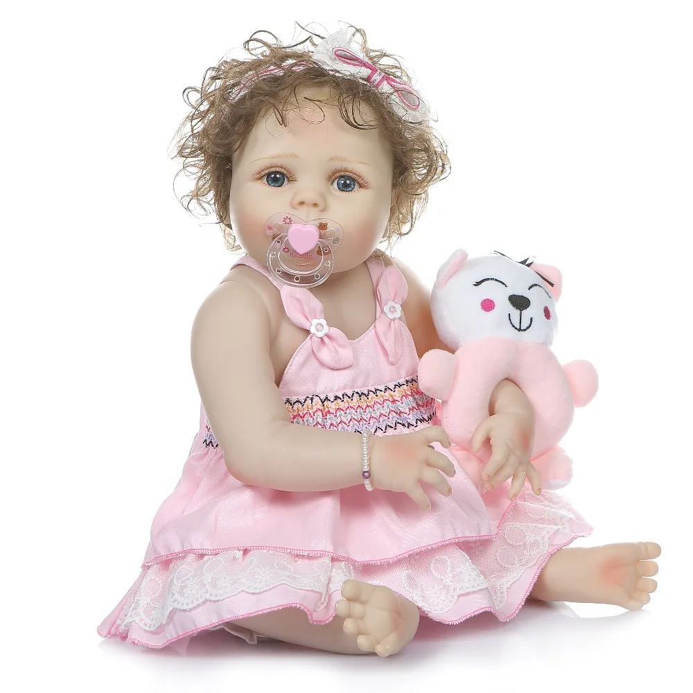 NPK 56 см цялото тяло slicone reborn baby doll момиче bebe кукла реборн играчка за баня с ръчни къдрава коса Анатомично Правилни1