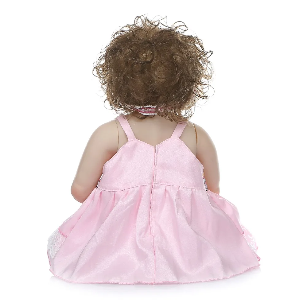 NPK 56 см цялото тяло slicone reborn baby doll момиче bebe кукла реборн играчка за баня с ръчни къдрава коса Анатомично Правилни5