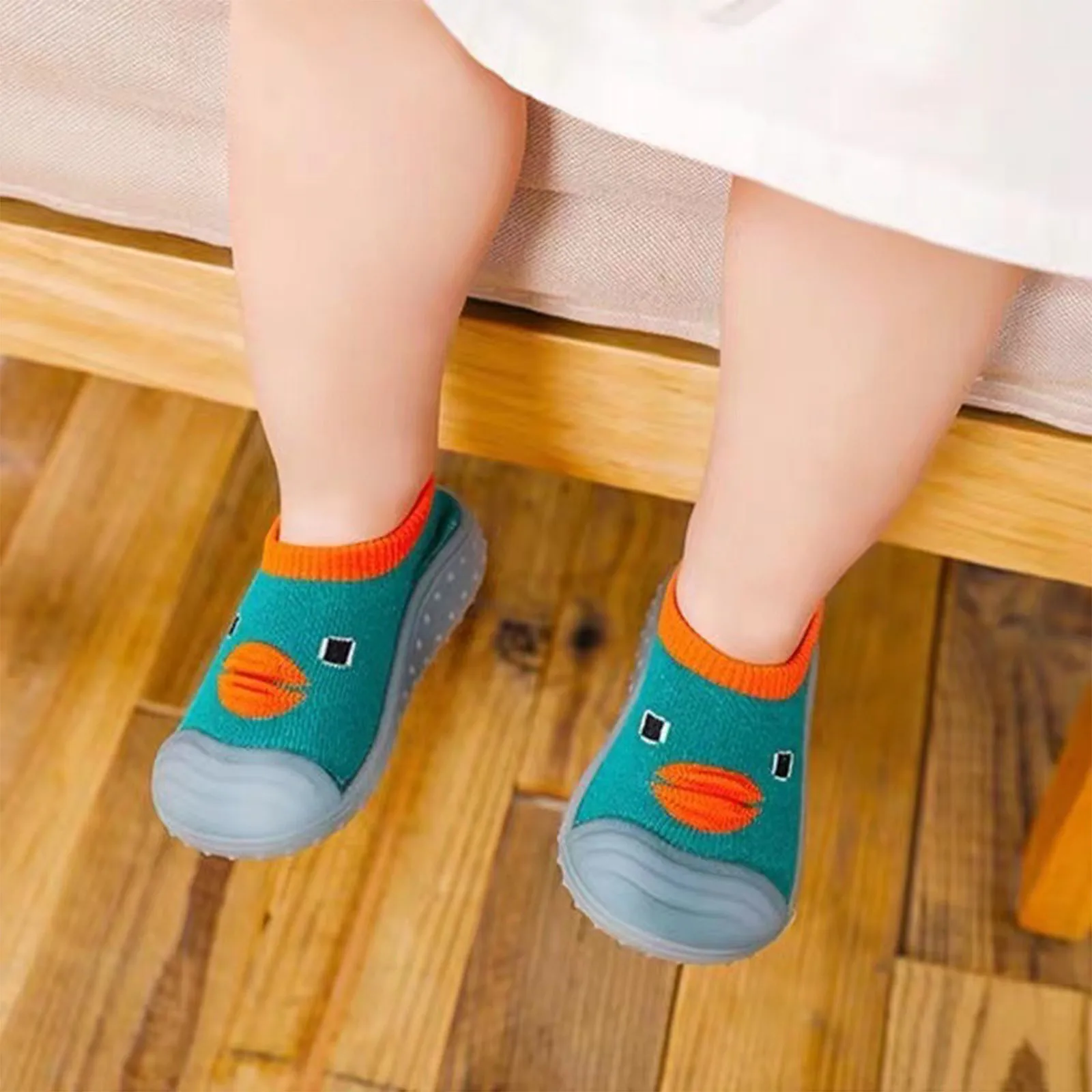 Детски обувки за бебета, есенно-зимни чорапи за момчета и момичета, нескользящие удобни обикновена чорапи с шарките на анимационни патица1