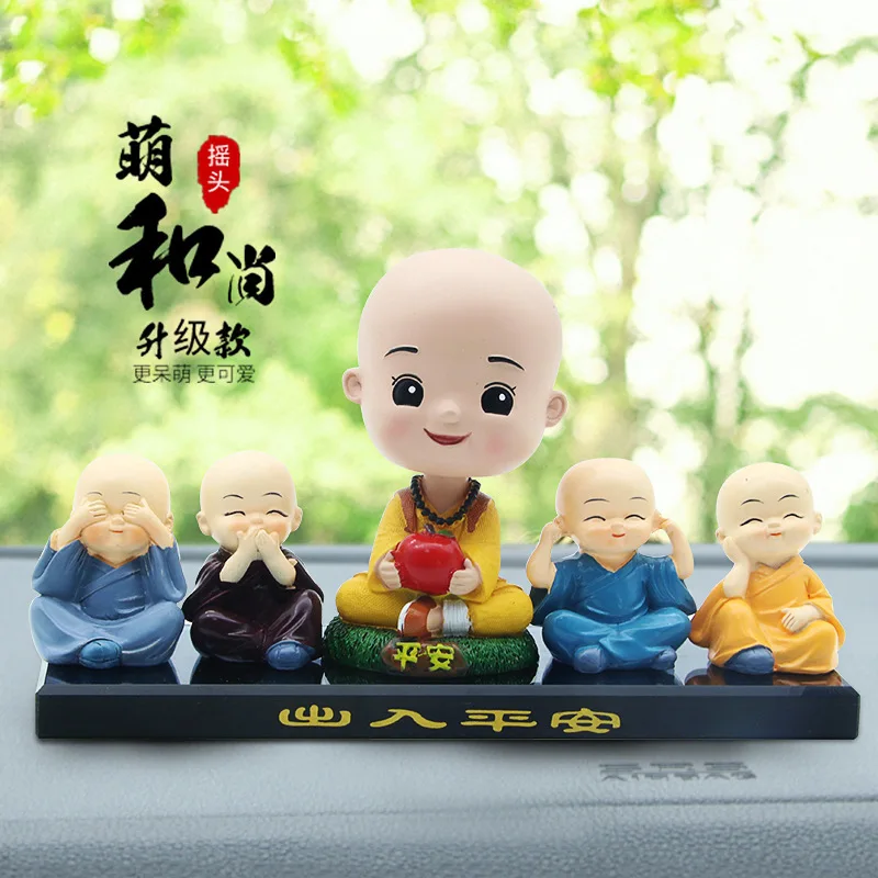 Творчески украса за кола, люлки с четири малки монах сладка кукла украса на интериора на колата R-88082