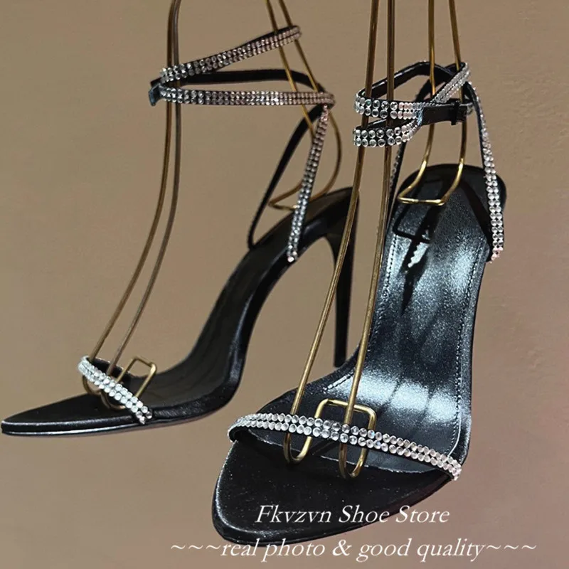 Пикантни сандали с един колан, кристали и веригата, обувки-гладиатори на висок ток-висок ток с отворени пръсти, вечерни обувки с кристали и джапанки за жени1