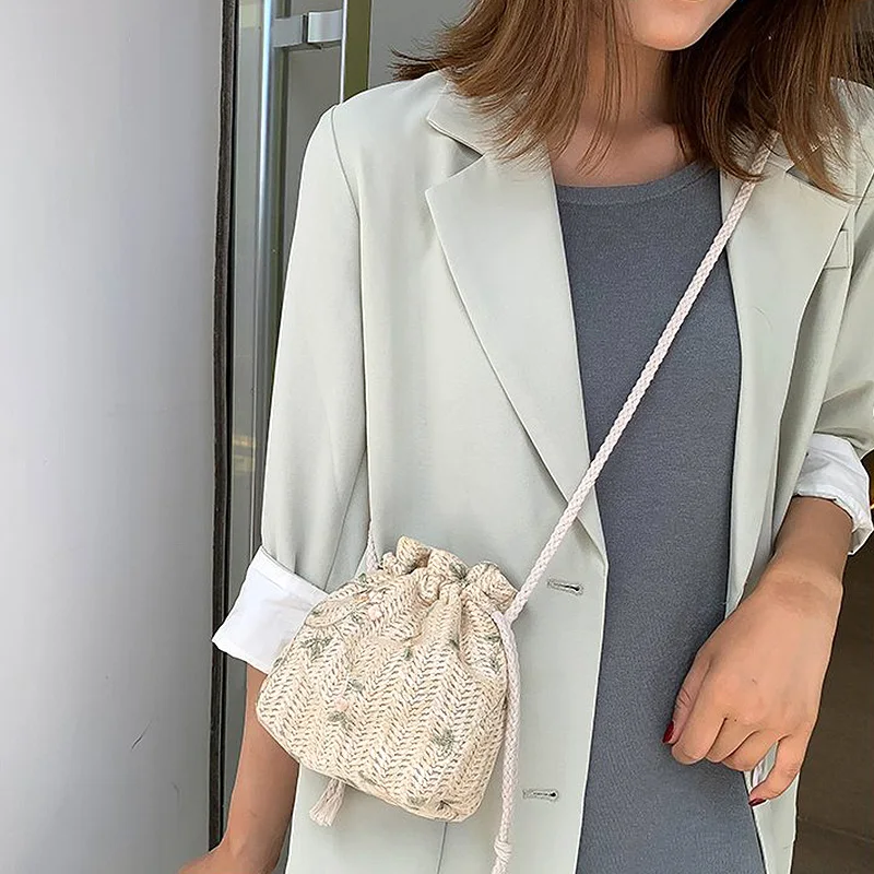 Нова мода сламена чанта с цветни листа, дамски лятна плажна чанта през рамо, ежедневни чанти-тоут на съвсем малък1