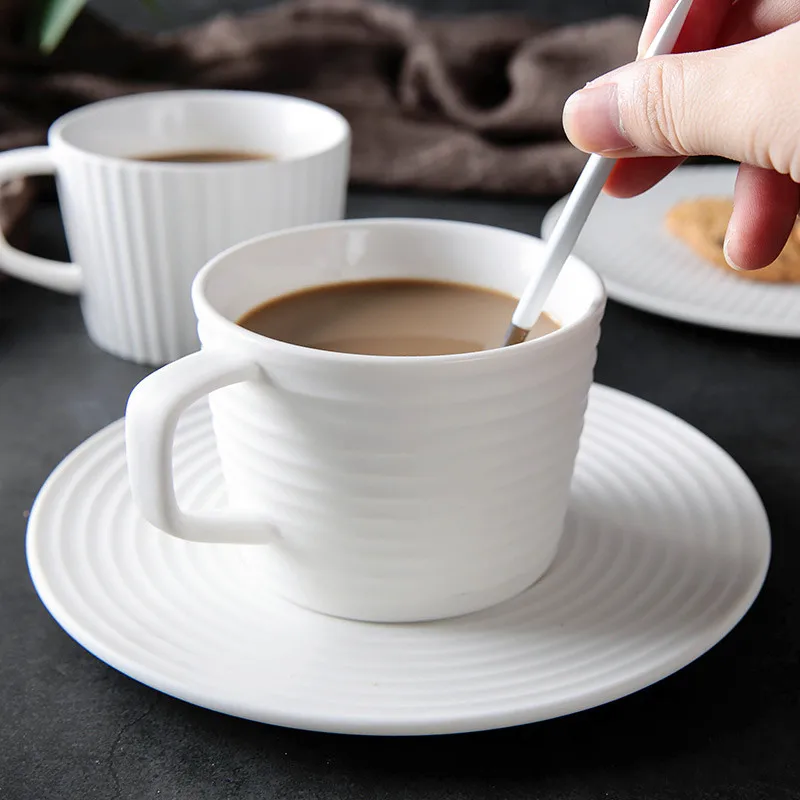 Набор от кафе чаши от японски порцелан с блюдцем, Креативна офис проста чаена чаша, керамични домакински шарени матирана чаша за мляко за закуска0
